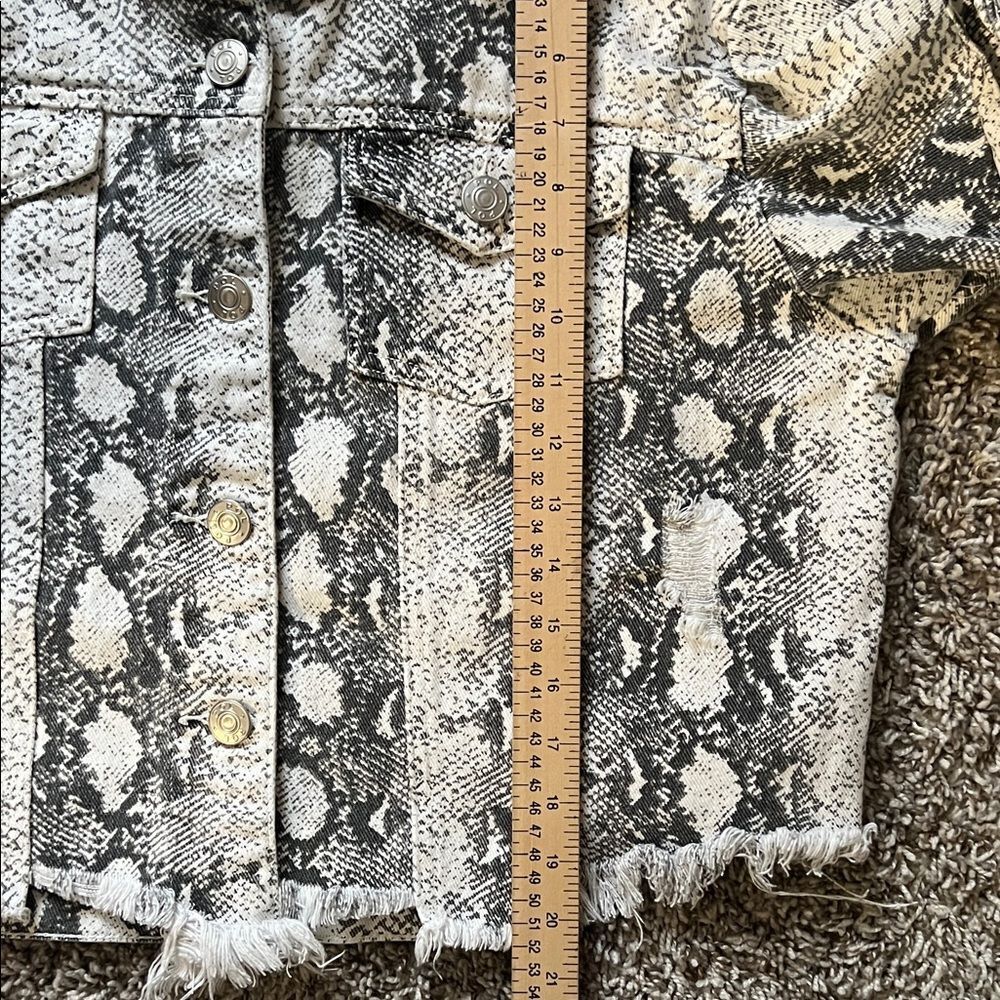 NWOT POL Snake Python Print Denim Jacket Distressed Button Front Pockets Large - Picture 8 of 12